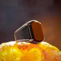 خاتم راقي بحجر عقيق أحمر مميز ومصاغ من الفضة الإست...