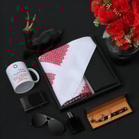 بوكس إهداء فخم بشماغ راقي مع قماش ومجموعة إكسسوارا...