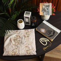 إهداء نسائي راقي بوكس جلدي بإكسسوارات رمضانية مميز...