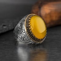 خاتم فاخر مصاغ بنقش راقي من الفضة الخالصة و مرصع ب...