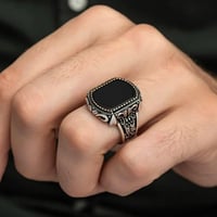 خاتم راقي بصياغة مميزة من الفضة الخالصة - بحجر عقي...