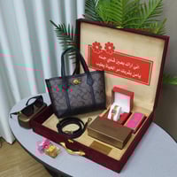 بوكس إهداء نسائي فخم يضم شنطة راقية مع ساعة عصرية...