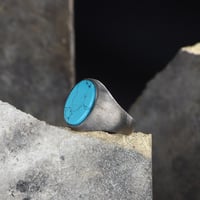 خاتم راقي بحجر فيروز بيضاوي أنيق - فضة مطفية خالصة