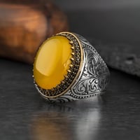 خاتم فاخر مصاغ بنقش راقي من الفضة الخالصة و مرصع ب...