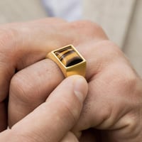 خاتم فضة أنيق بحجر مربع مميز عقيق عين النمر الطبيع...