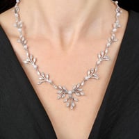 طقم فضة مصاغ بلمسة من الفخامة مرصع بأججار اللؤلؤ و...