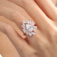 خاتم فخم من الفضة الخالصة المطلية ذهب ومرصعة بأحجا...