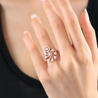 خاتم فضة عيار 925 بتصميم هندسي مميز مطلي روز ومطعم...