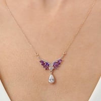 قلادة راقية من الفضة المطلية ذهب ومرصعة بأحجار إمي...