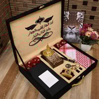 بوكس إهداء رجالي فخم بقماش راقي مع شماغ وإكسسوارات...