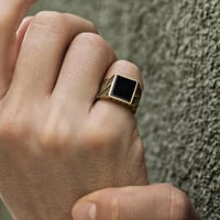 خاتم بصياغة أنيقة من الفضة الخالصة عيار 925 بحجر أ...