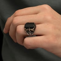 خاتم رجالي فخم فضة خالصة مرصع بحجر عقيق أسود راقي