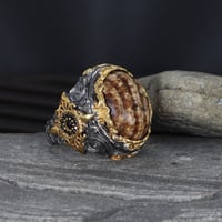 خاتم فخم مرصع بحجر جاسبر متخشب مميز - فضة خالصة عي...