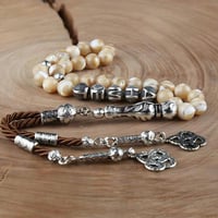 سبحة راقية من أحجار الصدف الطبيعي وبشرابة وخرز من...