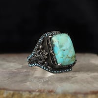 خاتم فخم مرصع بحجر فيروز طبيعي من الفضة الخالصة عي...