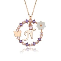 سلسال فضة فريد مطلي بالذهب بحرف (N)، يزدان بفراشة...