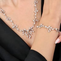 طقم فضة راقي مرصع بأحجار اللؤلؤ والسوارفيسكي لإطلا...