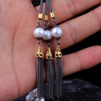 سبحة فاخرة من أحجار اللؤلؤ الطبيعي وبشرابة فضة مطع...