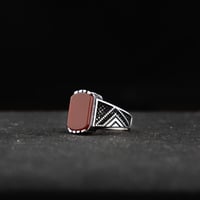 خاتم بتصميم عصري أنيق من الفضة الخالصة بحجر عقيق و...