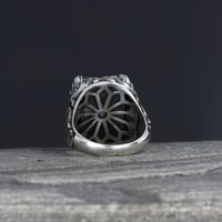 خاتم فاخر مصاغ بنحت يدوي فخم - فضة خالصة مرصعة بحج...