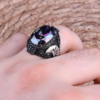 خاتم فضة راقي مرصع بحجر الكسندرايت و رأس الصقر - م...