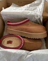 حذاء UGG