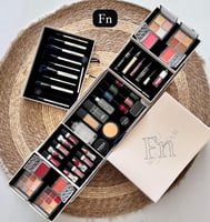 بوكس مكياج جميل ومتكامل