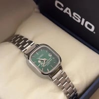 ساعة الوطن بشعار السيف والنخله