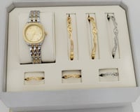 طقم نسائي حديث