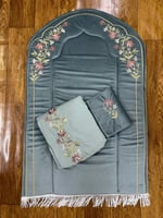 سجاده تطريز مبطن محراب طبي بخامه نظيفه جدأ