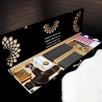 هدايا رجاليه ملكيه فخمه بشت وخنجر مع عباره حسب الط...