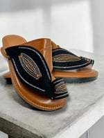 حذاء شرقي رجالي فخم