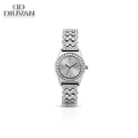 ساعة نسائية باللون الفضي