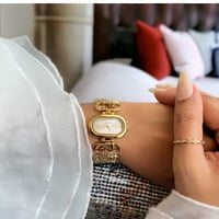 ساعة نسائيـة بلـون ذهبي