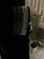 عباية انيقة مزينة بكرستالات بالكم