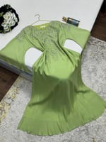 جلابية بالوان ملكية بتطريز كريستالي فاخر