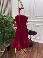 فستان سهرة قصير مع تنورة كشكش وورود