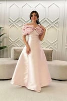 أناقة الورود وإبداع التصميم في فستان وردي يعكس جما...