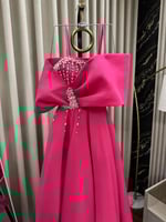 فستان سهرة ميدي فوشي من الباربي بتطريز كريستال لام...