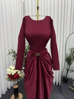 فستان سهرة أنيق بقصة درابيه من باربي وتفته – لون ع...