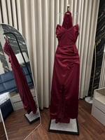 فستان تفتة عودي طويل بتصميم أنيق بدون أكمام مع فتح...