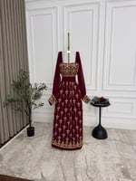 جلابية شيفون ملكي عنابي بتطريز ذهبي فاخر – تصميم د...