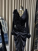 فستان سهرة طويل مخمل بفتحة أمامية وورد ثلاثية الأب...