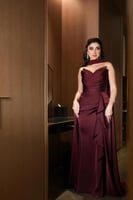 فستان تفتة عودي طويل بتصميم أنيق بدون أكمام مع فتح...