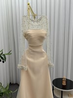 فستان أفوايت راقٍ بخامة باربي وجورجيت وتفاصيل لؤلؤ...