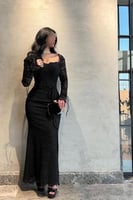 تألقي بفستان سهرة طويل من الدانتيل باللون الأسود و...