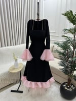 فستان عيد أسود بتفاصيل كشكش وردية