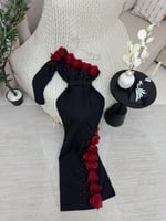 فستان سهرة فخم لون اسود باربي على تطريز ورد احمر