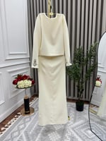 فستان أوف وايت أنيق مع جاكيت مطرز يدوي