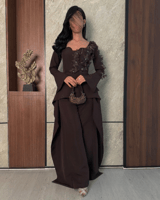 جمبسوت أنيق بلون بني داكن مع تطريز فاخر